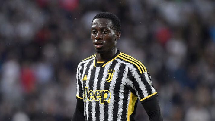 TURIN, ITALY - AUGUST 27: Timothy Weah of Juventus looks on during the Serie A TIM match between Juventus and Bologna FC at Allianz Stadium on August 27, 2023 in Turin, Italy. (Photo by Filippo Alfero - Juventus FC/Juventus FC via Getty Images) Gazzetta: “Juve, ecco il possibile ruolo di Weah con Motta in caso di permanenza” - immagine 1