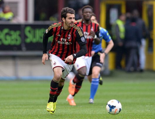 Riccardo Saponara con la maglia del Milan nella stagione 2013-14. (Photo by Claudio Villa/Getty Images) Nuova vita per Riccardo Saponara: annuncia il ritiro ed entra nello staff della Carrarese- immagine 2