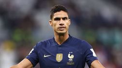 Como, infortunio Varane: la prima diagnosi e cosa filtra sui tempi di recupero