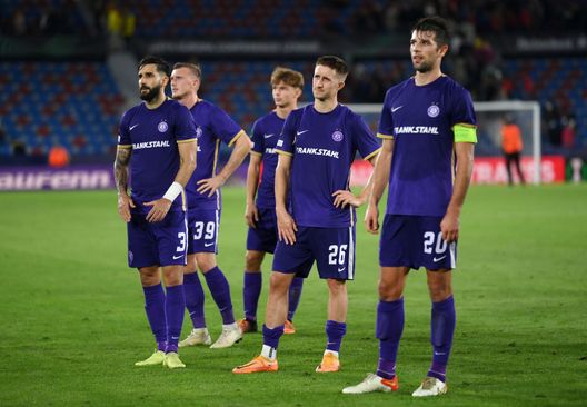 Villarreal, Spagna - 6 ottobre 2022: Giocatori dell'Austria Vienna delusi dopo aver perso contro il Villarreal in Conference League. (Foto di David Ramos/Getty Images) Austria Vienna-Rapid, statistiche e precedenti del derby della capitale- immagine 2