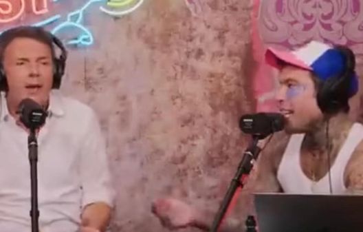 Polemiche su Fedez: “L’inglese? Da quando non sto più con Chiara l’ho imparato s******o” Polemiche su Fedez: “L’inglese? Da quando non sto più con Chiara l’ho imparato s******o” - immagine 1