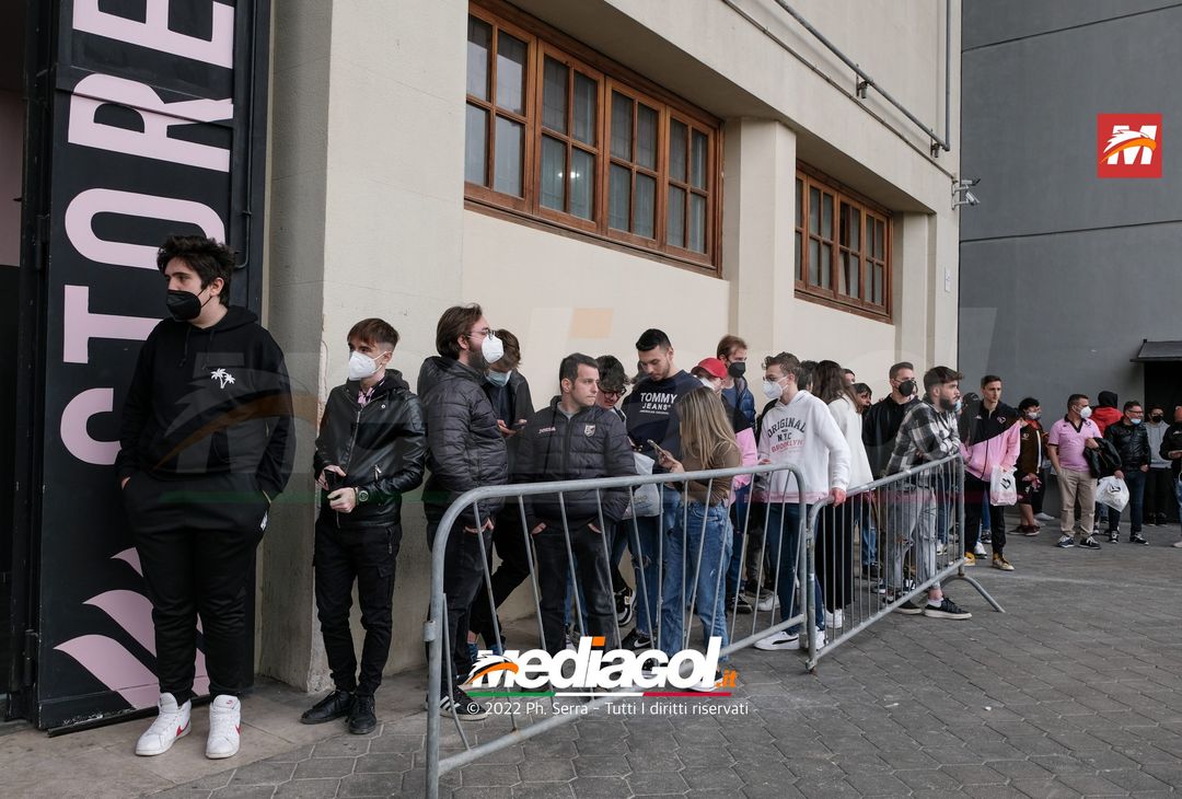 FOTO Palermo: Brunori e Soleri incontrano i tifosi allo Store Ufficiale. La gallery - immagine 13