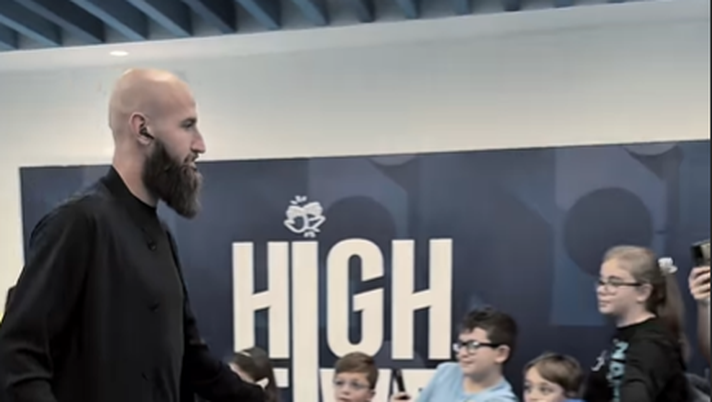 L’arrivo degli azzurri all’interno del Maradona: la concentrazione della squadra L’arrivo degli azzurri all’interno del Maradona: la concentrazione della squadra - immagine 1