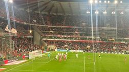 Prima i fuochi, poi gli scontri: derby vallone, auto a pompa della polizia contro i tifosi