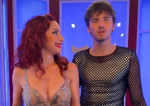 Scintille a Ballando con le Stelle, Andrea Delogu smorza: “Nessuna polemica, Selvaggia ha…” Scintille a Ballando con le Stelle, Andrea Delogu smorza: “Nessuna polemica, Selvaggia ha…” - immagine 1