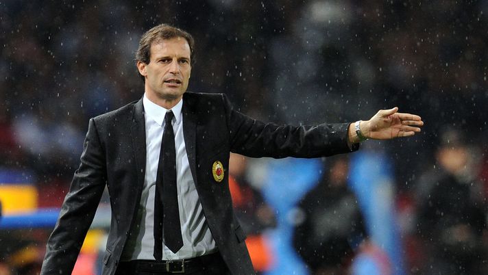 NAPLES, ITALY - OCTOBER 25: Massimiliano Allegri head coach of Milan during the Serie A match between SSC Napoli and AC Milan at Stadio San Paolo on October 25, 2010 in Naples, Italy. (Photo by Giuseppe Bellini/Getty Images) Allegri