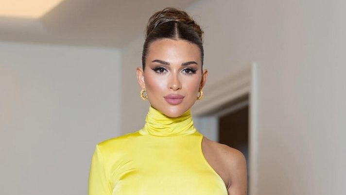 Agustina, l’abito giallo scelto per la festa dell’Inter. E pure in jeans è bellissima - immagine 1