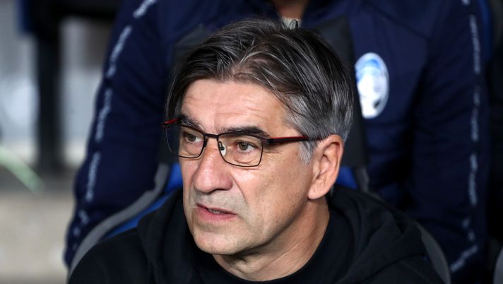 BERGAMO, ITALY - OCTOBER 22: Ivan Juric, Head Coach of Atalanta BC looks on prior to the UEFA Champions League 2025/26 League Phase MD3 match between Atalanta BC and SK Slavia Praha at Stadio di Bergamo on October 22, 2025 in Bergamo, Italy. (Photo by Marco Luzzani/Getty Images) L’Atalanta fa fatica a segnare, Juric: “Se ci sblocchiamo possiamo davvero divertirci” - immagine 1