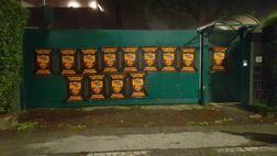 Roma, protesta fuori Trigoria per il nuovo stemma: “Rispettate la tradizione”