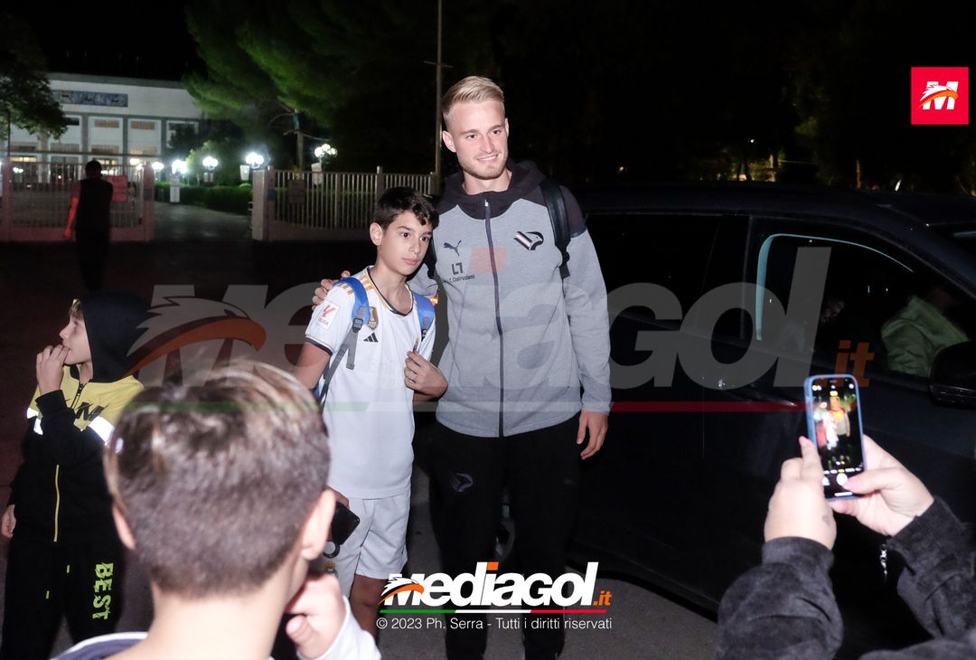 FOTO PALERMO: i rosanero si radunano al parcheggio dell’ippodromo (GALLERY) - immagine 9