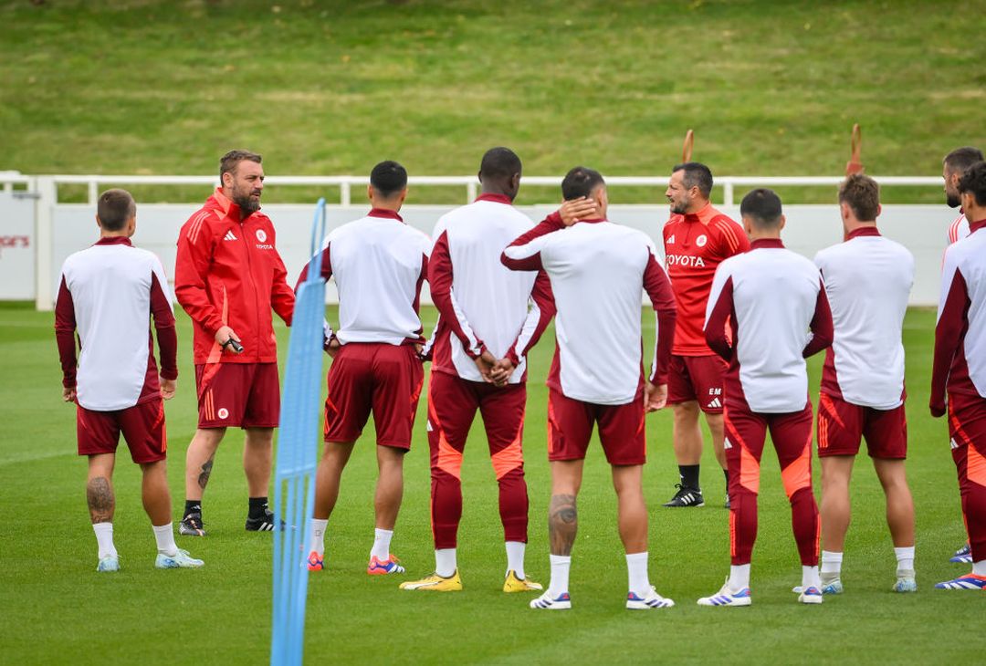 Ritiro Roma, Dovbyk scalda i motori: le indicazioni di De Rossi – FOTO GALLERY - immagine 9