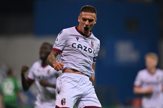 REGGIO NELL'EMILIA, ITALY - MAY 08: Nicolas Dominguez of Bologna FC celebrates during the Serie A match between US Sassuolo and Bologna FC at Mapei Stadium - Citta' del Tricolore on May 08, 2023 in Reggio nell'Emilia, Italy. (Photo by Alessandro Sabattini/Getty Images) Il Bologna respinge il Fenerbahce e adesso la Fiorentina punta Dominguez- immagine 2