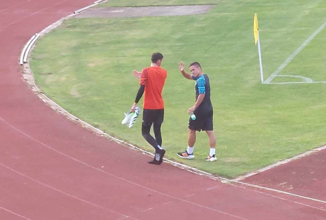 GALLERY Meret e Raspadori lasciano insieme il campo di Carciato: saluti ai tifosi- immagine 1