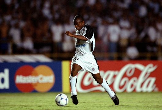 14 gennaio 2000: Edilson durante la finale del Campionato Mondiale per Club contro il Vasco de Gama, allo stadio Maracanã di Rio de Janeiro, in Brasile. Crediti obbligatori: Tom Shaw /Allsport Corinthians Palmeiras Edilson