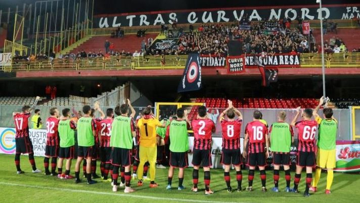 FOTO L’omaggio della Curva A del Napoli al giovane Samuele: lo striscione - immagine 1