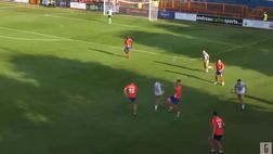 VIDEO / Il gol più assurdo del weekend: parabola insensata