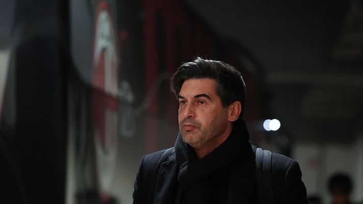 MILAN, ITALY - DECEMBER 29: Head coach AC Milan Paulo Fonseca looks on prior to the Serie match between Milan and Roma at Stadio Giuseppe Meazza on December 29, 2024 in Milan, Italy. (Photo by Claudio Villa/AC Milan via Getty Images)  L’EDITORIALE DI MAURO SUMA – Non era Giampaolo e nemmeno Terim, era Fonseca - immagine 1