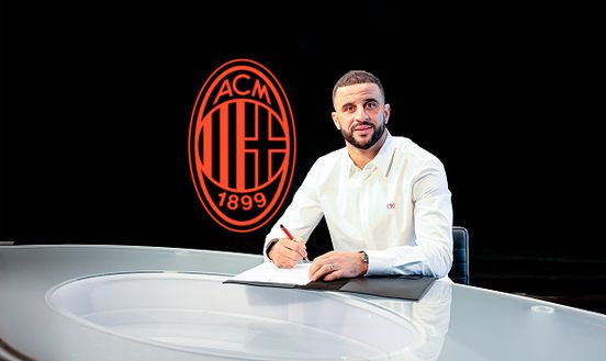 MILAN, ITALY - JANUARY 23: AC Milan New Signing Kyle Walker signs his contract at Casa Milan on January 23, 2025 in Milan, Italy. (Photo by Sara Cavallini/AC Milan via Getty Images) Walker Theo Leao