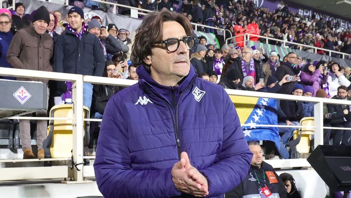 FLORENCE, ITALY - NOVEMBER 27: Head coach Paolo Vanoli manager of ACF Fiorentina looks on during the UEFA Conference League 2025/26 League Phase MD4 match between ACF Fiorentina and AEK Athens FC at Stadio Artemio Franchi on November 27, 2025 in Florence, Italy. (Photo by Gabriele Maltinti/Getty Images) Vanoli