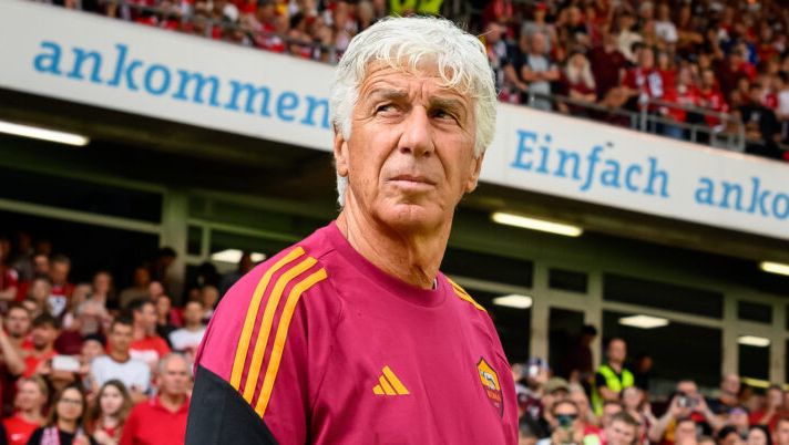 KAISERSLAUTERN, GERMANY - JULY 26: AS Roma coach Gian Piero Gasperini during the pre-season match between Kaiserslautern and AS Roma at Fritz-Walter-Stadion on July 26, 2025 in Kaiserslautern, Germany. (Photo by Fabio Rossi/AS Roma via Getty Images) Gasperini: “Mercato? Non è un alibi, questa è la fotografia! Così vedo Ferguson, Wesley…” - immagine 1
