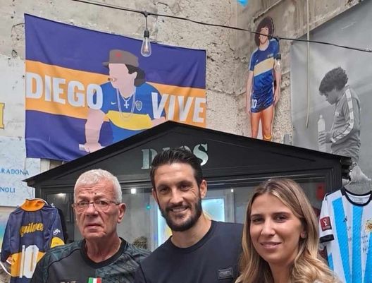 Photo by Napoli Magazine FOTO Lazio, Luis Alberto è a Napoli: il calciatore visita il Murales di Maradona- immagine 2