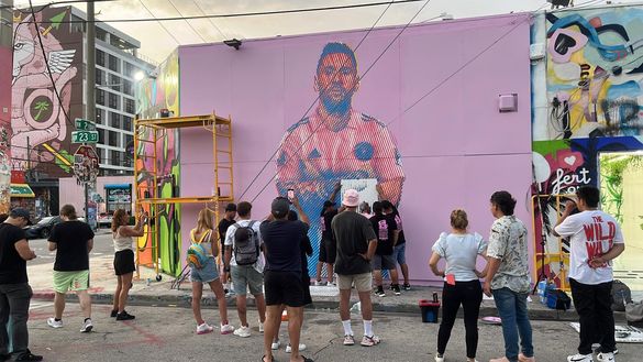 È Messi mania a Miami: ecco il primo spettacolare murale dedicato all’argentino!- immagine 4