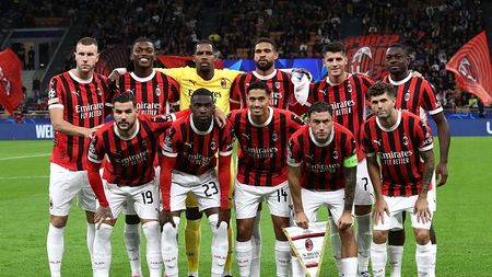 MILAN, ITALY - SEPTEMBER 17: AC Milan team line up before the UEFA Champions League 2024/25 League Phase MD1 match between AC Milan and Liverpool FC at Stadio San Siro on September 17, 2024 in Milan, Italy. (Photo by Marco Luzzani/Getty Images)