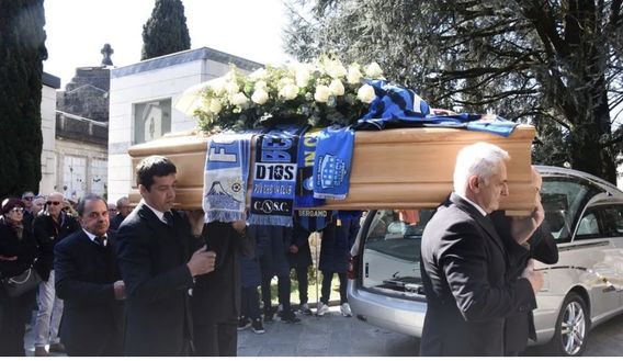 Savoldi, oggi i funerali a Bergamo: c’é una sciarpa del Napoli sul feretro FOTO- immagine 2