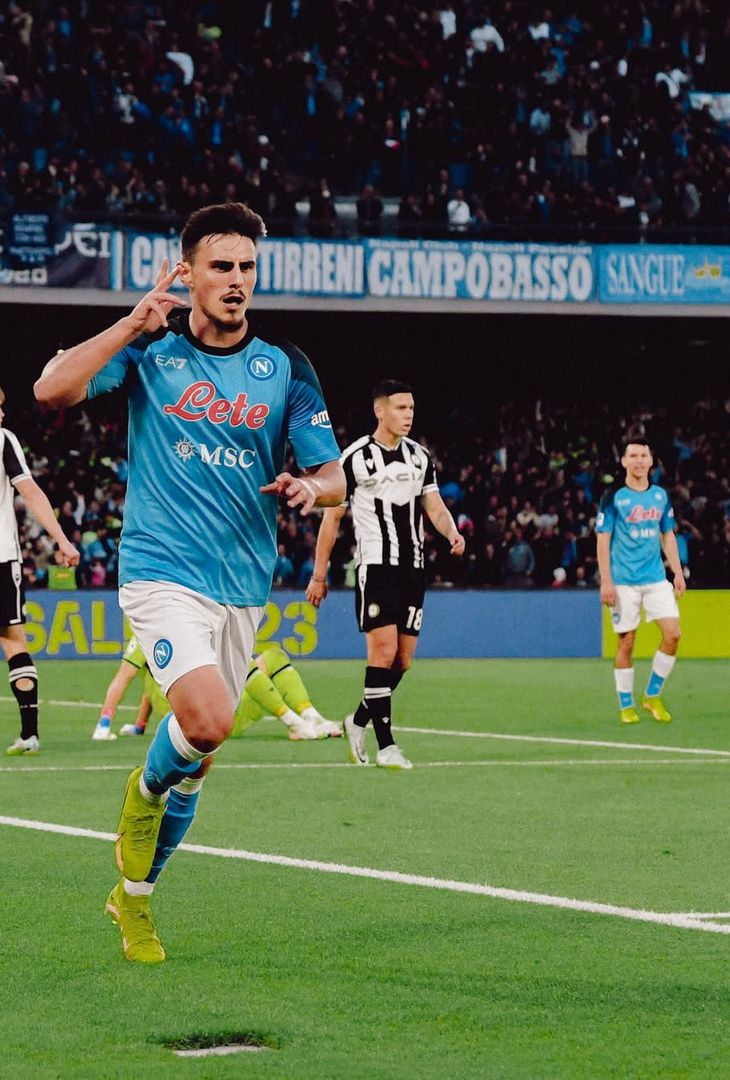 'Napoli-Udinese nel corso degli anni': su Instagram, l'account ufficiale degli azzurri ha pubblicato un carosello di foto con i momenti più importanti degli ultimi quindici match contro i friulani disputatisi al Maradona.