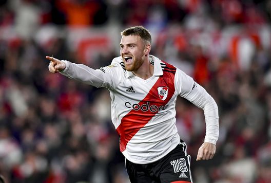 BUENOS AIRES, ARGENTINA - JULY 28: Lucas Beltran of River Plate celebrates after scoring the team's first goal during the match between River Plate and Racing as part of Liga Profesional 2023 at Estadio Mas Monumental Antonio Vespucio Liberti on July 28, 2023 in Buenos Aires, Argentina. (Photo by Marcelo Endelli/Getty Images) Una Fiorentina dal nuovo volto: che rivoluzione per Italiano- immagine 2
