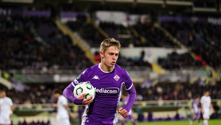 GERMOGLI PH: 27 NOVEMBRE 2025 FIRENZE STADIO ARTEMIO FRANCHI CONFERENCE LEAGUE FIORENTINA VS AEK NELLA FOTO NICOLUSSI CAVIGLIA Torna Nicolussi Caviglia. In difesa ballottaggio Ranieri-Viti - immagine 1