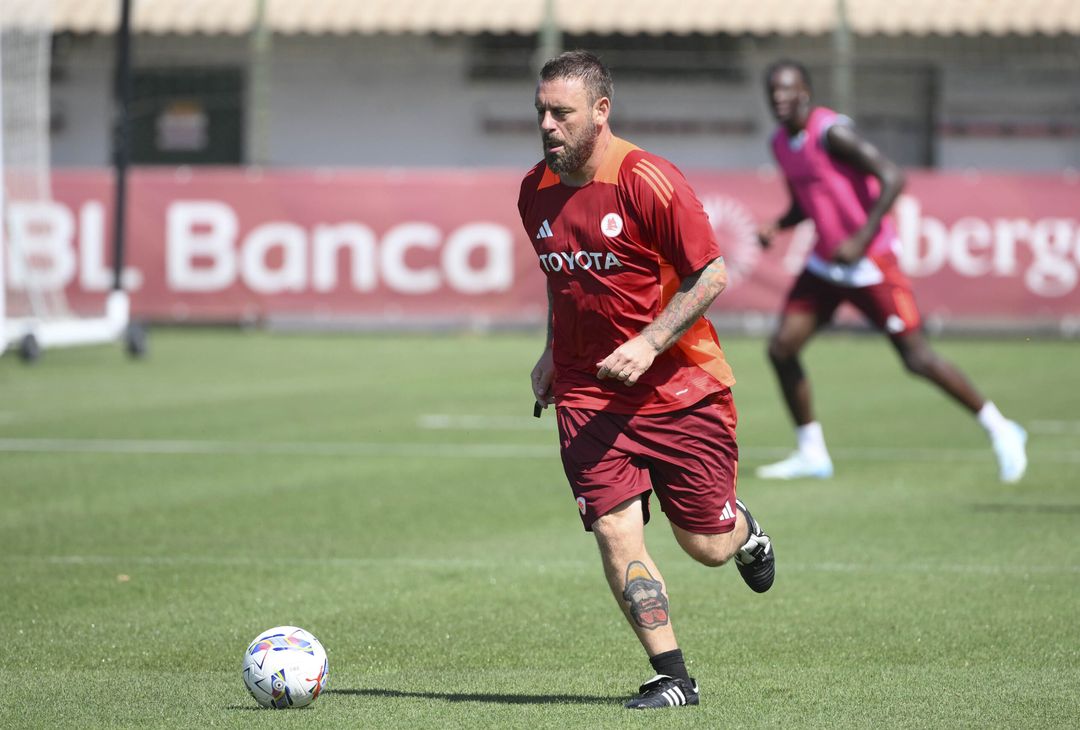 Roma, giallorossi a lavoro a Trigoria: è tornato Dybala – FOTO GALLERY - immagine 6