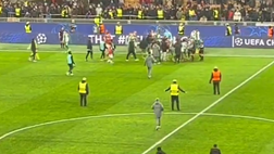 VIDEO Milan-Feyenoord, scoppia la rissa a fine gara: le immagini non riprese dalla TV