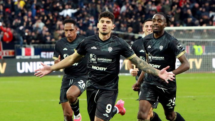 Estasi Cagliari all’Unipol Domus, Parma battuto 2-1. Pecchia: adesso è crisi! - immagine 1