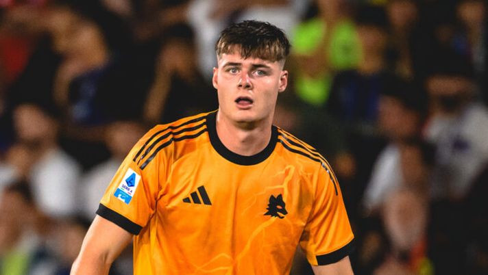 PISA, ITALY - AUGUST 30: Evan Ferguson of AS Roma during the Serie A match between Pisa SC and AS Roma at Arena Garibaldi on August 30, 2025 in Pisa, Italy. (Photo by Fabio Rossi/AS Roma via Getty Images) Ferguson, distorsione non ancora smaltita del tutto: ma l’Irlanda potrebbe chiamarlo se… - immagine 1
