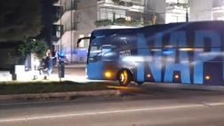 Il Napoli è giunto a Torino: l’arrivo del pullman azzurro all’Hotel Air Palace