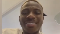 VIDEO Osimhen saluta la figlia di Balotelli per il suo compleanno: il messaggio