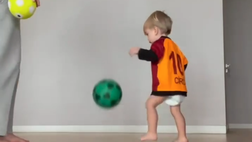 Ciro Mertens segue già le orme di papà Dries, giocano insieme con il pallone