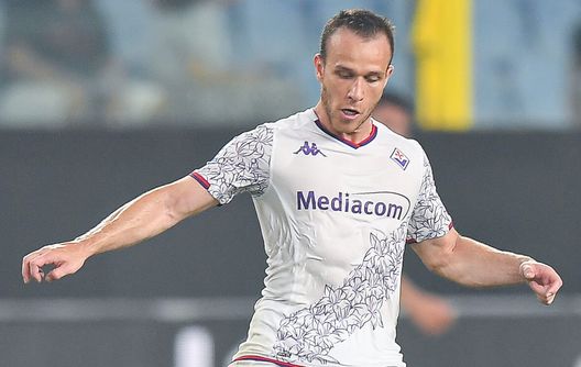 GENOA, ITALY - AUGUST 19: Melo Arthur of Fiorentina is seen in action during the Serie A TIM match between Genoa CFC and ACF Fiorentina at Stadio Luigi Ferraris on August 19, 2023 in Genoa, Italy. (Photo by Getty Images/Getty Images) Giorgetti: “Possesso, aggressività e tempi giusti. Ecco l’Italianesimo”- immagine 2