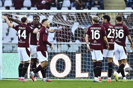 TURIN, ITALY - DECEMBER 13: Nikola Vlasić of Torino FC celebrates after scoring the 1-0 goal during the Serie A match between Torino FC and US Cremonese at Stadio Olimpico di Torino on December 13, 2025 in Turin, Italy. (Photo by Diego Puletto/Getty Images)