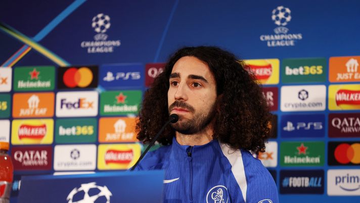 LONDON, ENGLAND - NOVEMBER 24: Marc Cucurella of Chelsea speaks to the media during a Chelsea Press Conference at Stamford Bridge on November 24, 2025 in London, England. (Photo by Andrew Redington/Getty Images) Robert Sanchez su Cucurella: “Ha annullato Yamal, lo ha tenuto in pugno” - immagine 1