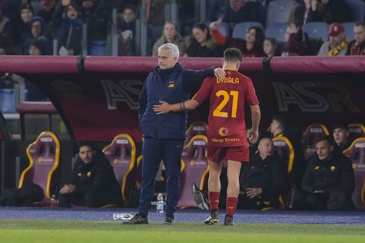 ROME, ITALY - FEBRUARY 04: AS Roma coach Josè Mourinho and Paulo Dybala during the Serie A match between AS Roma and Empoli FC at Stadio Olimpico on February 04, 2023 in Rome, Italy. (Photo by Fabio Rossi/AS Roma via Getty Images)  Roma Atalanta