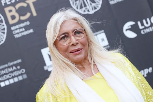 BENEVENTO, ITALY - JULY 13: Mara Venier attends the photocall at the BCT Benevento Cinema And Television Festival on July 13, 2022 in Benevento, Italy. (Photo by Vittorio Zunino Celotto/Getty Images) Domenica In, da Nek a Edwige Fenech: gli ospiti di oggi 5 gennaio- immagine 2