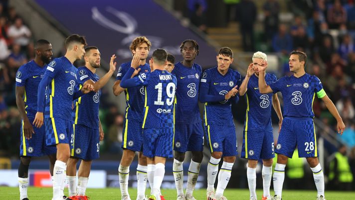 BELFAST, NORTHERN IRELAND - AUGUST 11: Mason Mount of Chelsea celebrates with teammates after scoring his penalty in the shootout during the UEFA Super Cup 2021 match between Chelsea FC and Villarreal CF at the National Football Stadium at Windsor Park on August 11, 2021 in Belfast, Northern Ireland. (Photo by Catherine Ivill/Getty Images) Chelsea