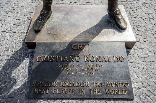 Madeira, arrestato l’uomo che ha appiccato il fuoco sulla statua di Cristiano Ronaldo- immagine 2