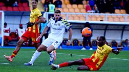 Parma corsaro a Lecce: 2-1 e vittoria agevolata dal rosso a Banda