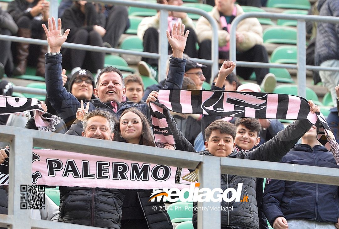 FOTOTIFO Palermo-Modena 4-2, gli scatti ai tifosi al “Renzo Barbera” (GALLERY) - immagine 27