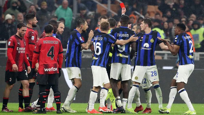 Dumfries espulsione derby di Milano