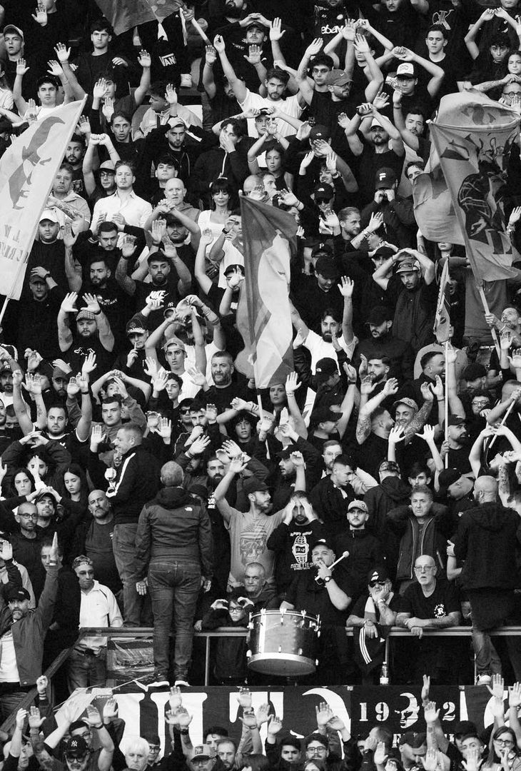 La tenacia del Napoli di Conte: i suggestivi scatti in bianco e nero – LA GALLERY - immagine 12