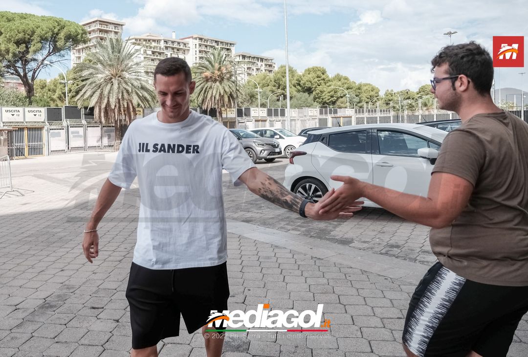 FOTO Palermo, Saric e Vido scattano selfie con i tifosi al Renzo Barbera (GALLERY) - immagine 11